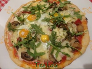 Pizza_con_huevos_de_codornizA